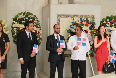 Director del CCDF deposita ofrenda floral ante Altar de la Patria por aniversario de Ley 12-21